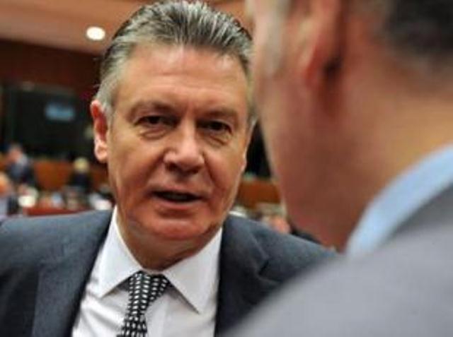 El comisario europeo de Comercio, Karel De Gucht (izq).