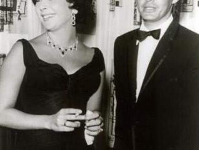 La actriz de Hollywood Elizabeth Taylor, junto a su cuarto esposo, el cantante Eddie &hellip;